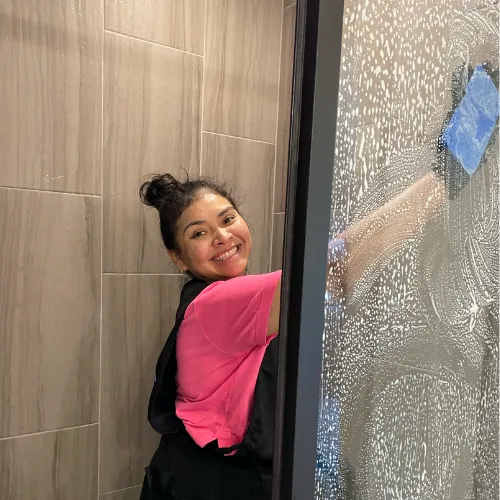 Mely's Cleaning professional at work